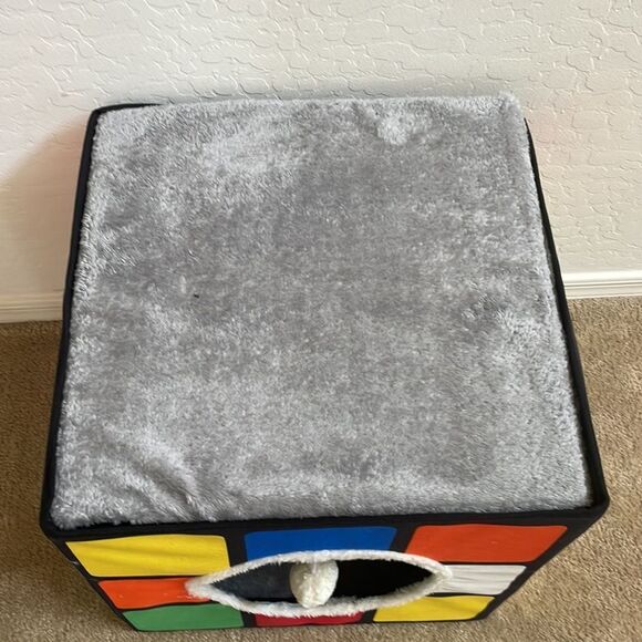 Adorable brand new Rubiks cube cat condo - Picture 3 of 7